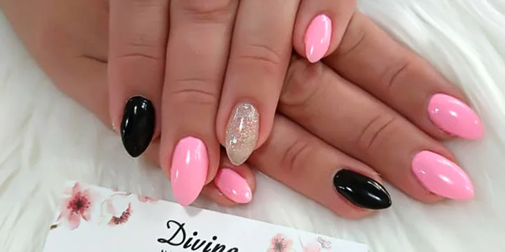 Modeláž nehtů nebo shellac včetně pedikúry v nově otevřeném salonu