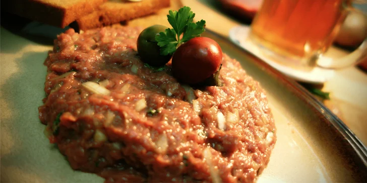 300 g míchaného či nemíchaného tataráku z hovězí svíčkové v bio kvalitě