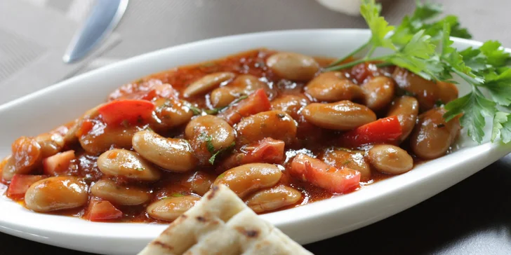 Řecké speciality pro 2 osoby: masové nebo sýrové plato, dezerty i víno
