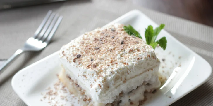 Řecké speciality pro 2 osoby: masové nebo sýrové plato, dezerty i víno