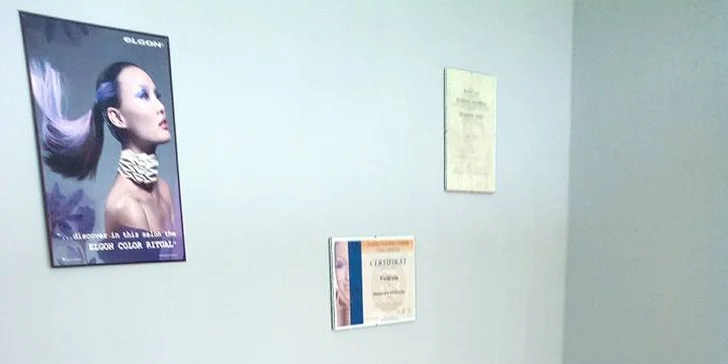 Mokrá pedikúra s peelingem a lakováním nebo masáží
