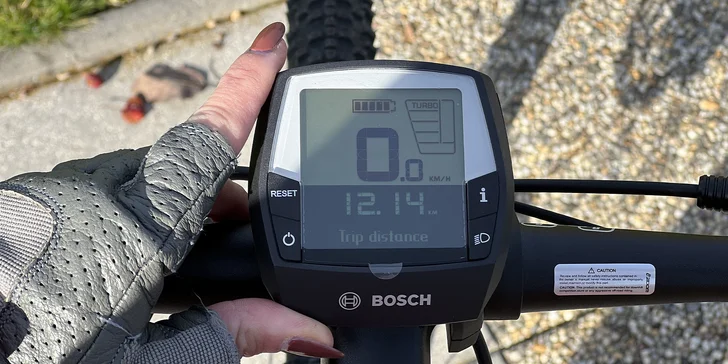 Kolo je vybavené kvalitní baterií Bosch, která má dojezd až 120 km.