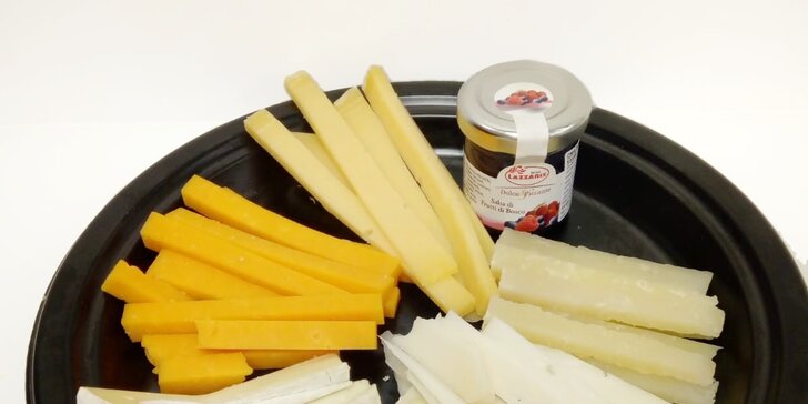 Mixy skvělých sýrů: italské s olivami, holandské s uzeninou i kravské se salsou