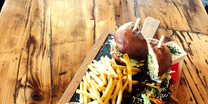 Počernická pochoutka: žebra, krůtí burger i tortilla s jalapeño pro 2 osoby