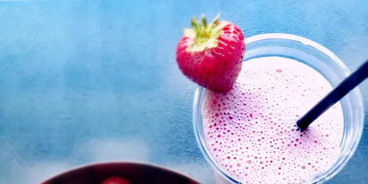 Zamlsejte si: smoothie nebo vafle s espressem či svařákem pro 2 osoby
