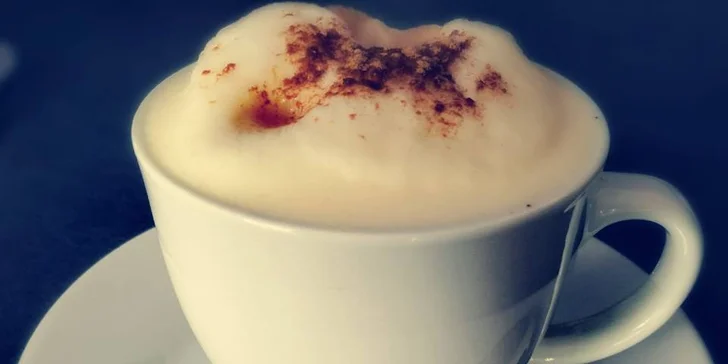 Zamlsejte si: smoothie nebo vafle s espressem či svařákem pro 2 osoby