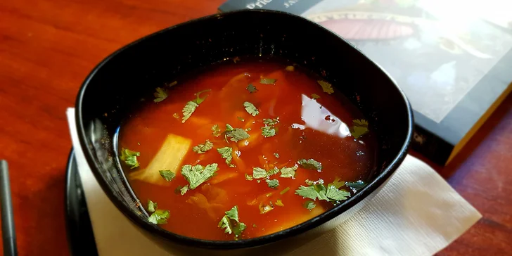 Pochutnejte si v centru Prahy: Tom Yum polévka a bibimbap pro 1 i 2 osoby