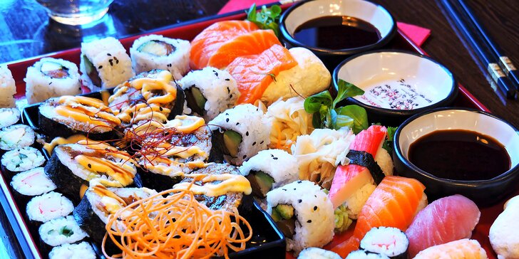 Sushi set se 48 kousky: losos, tuňák, krevety i avokádo nebo dýně