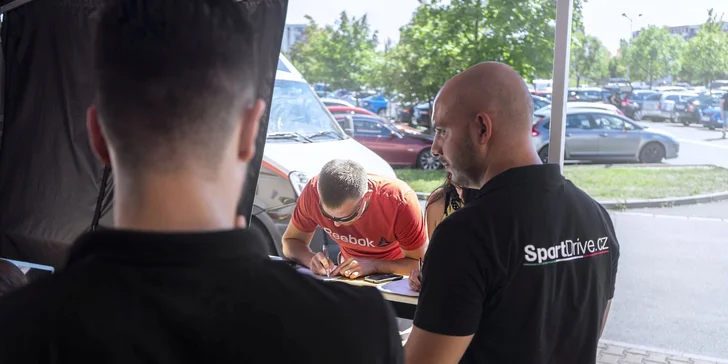 Náš vedúci Vám bude vždy po ruke. Vie odpovedať (skoro) na každú otázku. Vyskúšajte to.