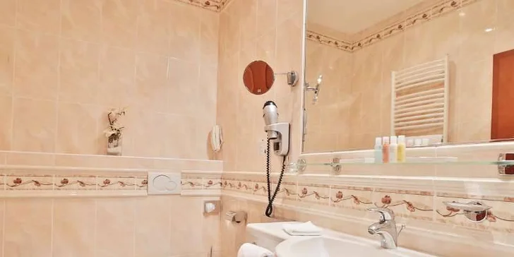 4* pobyt v centru Karlových Varů pro dva: wellness, jídlo a sleva na procedury