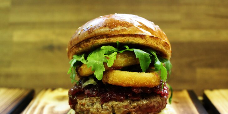 Permice na 5 nebo 10 burgerových menu: Hovězák, hranolky nebo salát a pití