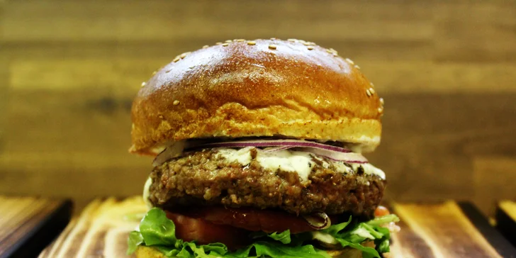 Pochutnejte si: burger menu pro dva i permanentka na 5 burgerů i s hranolky