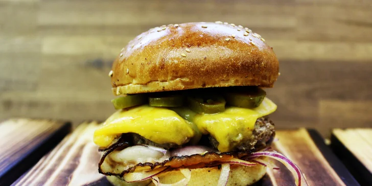 Pochutnejte si: burger menu pro dva i permanentka na 5 burgerů i s hranolky