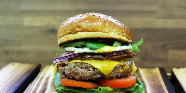 Pochutnejte si: burger menu pro dva i permanentka na 5 burgerů i s hranolky