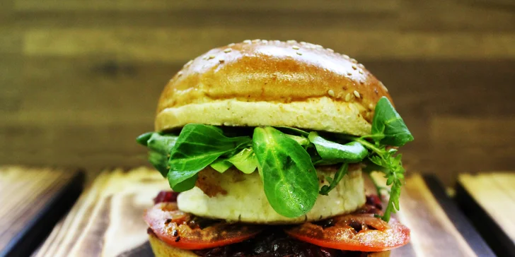 Pochutnejte si: burger menu pro dva i permanentka na 5 burgerů i s hranolky