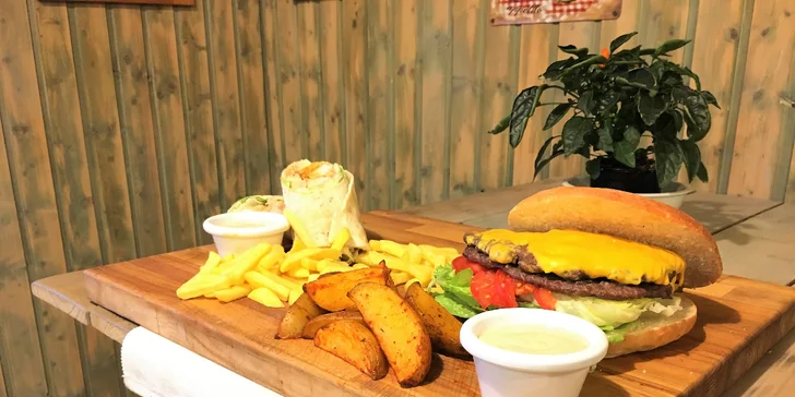 Jídlo jak se patří: menu s burgerem, pitou i s hranolky pro 2 i 4 osoby