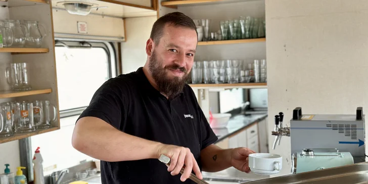 Vyberete si polévku nebo nápoj a hlavní jídlo z denní nabídky, na to budete mít voucher v hodnotě 300 nebo 450 Kč.