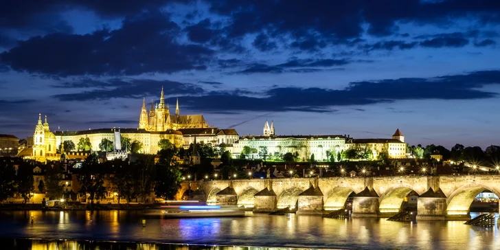 Luxusní historická vila v Praze: možnost romantické večeře i prohlídky Hradu