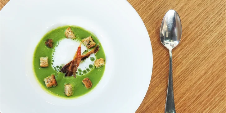 4chodové menu ve špičkové restauraci: husí paštika, hovězí steak i tarte tatin