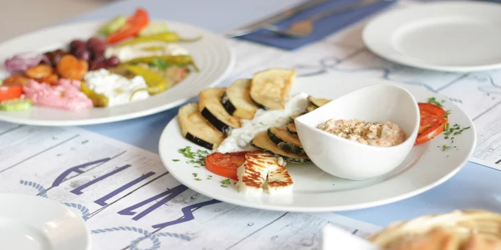 Řecké degustační menu pro 2 osoby: studené i teplé předkrmy, maso, dezerty