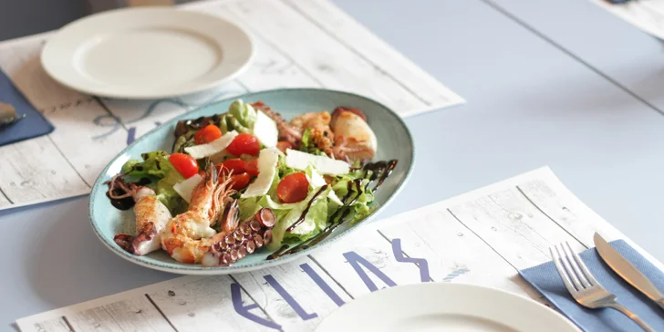 Řecké degustační menu pro 2 osoby: studené i teplé předkrmy, maso, dezerty