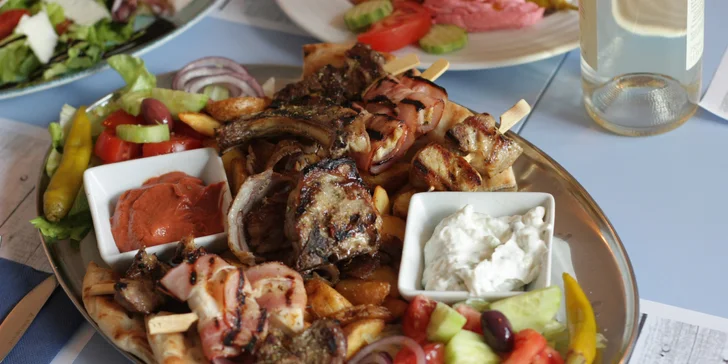 Řecké degustační menu pro 2 osoby: studené i teplé předkrmy, maso, dezerty