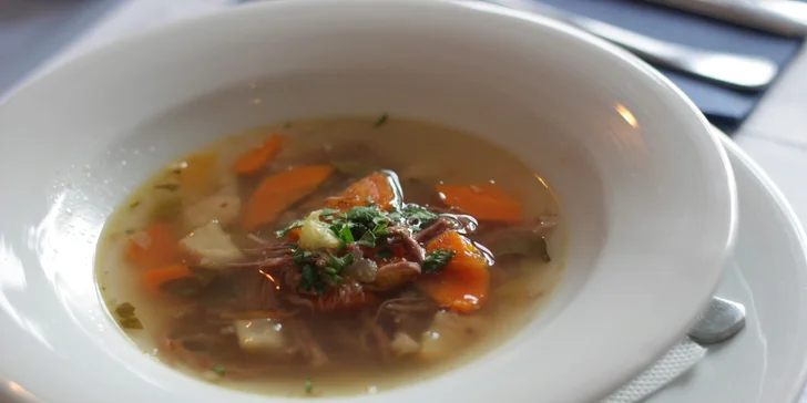 Řecké degustační menu pro 2 osoby: studené i teplé předkrmy, maso, dezerty