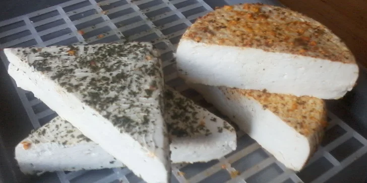 Dárkový voucher na kurz výroby sýrů: čerstvé i zrající sýry, korbáčky, mozzarella a další