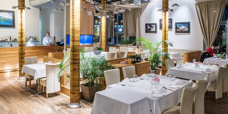 4chodové menu a sklenka prosecca ve špičkové restauraci: paštika, kukuřičný krém, roastbeef i závin