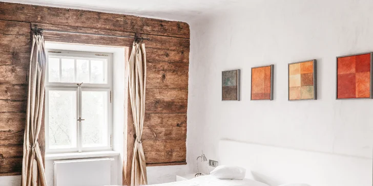 Romantika v Českém Krumlově: designový hotel v centru, snídaně a tříchodová večeře