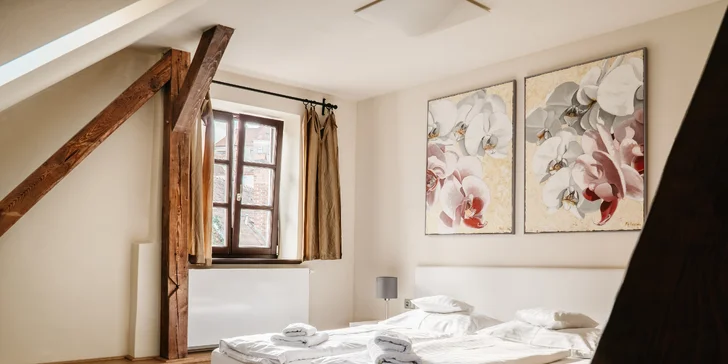 Romantika v Českém Krumlově: designový hotel v centru, snídaně a tříchodová večeře