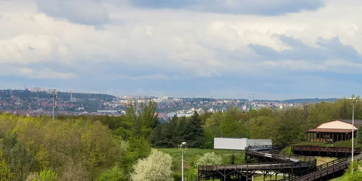 Vlasy vlají, adrenalin stoupá – 6 sešupů na bobové dráze na Proseku