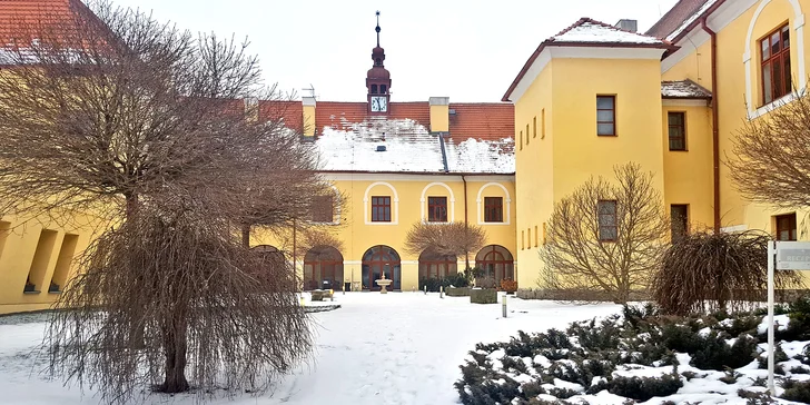 Víkendový zámecký pobyt v Čechticích: ultra all inclusive na jídlo i nápoje