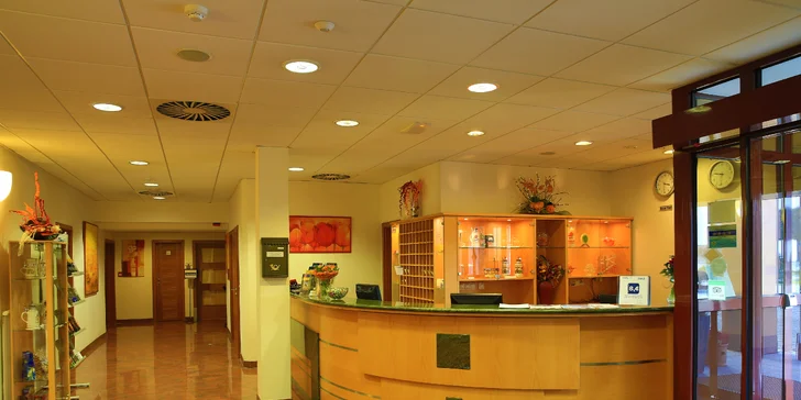 Na recepci vám rádi domluví 15% slevu do plzeňského pivovaru. 