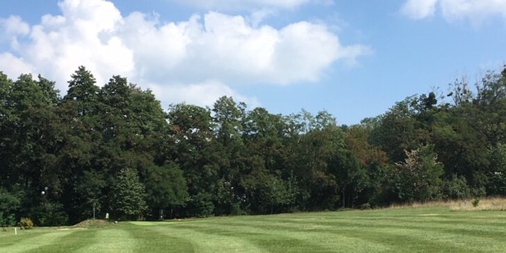 Zapracujte na odpalech: lekce golfu pro jednotlivce i rodiny v Holešově s možností ročního členství