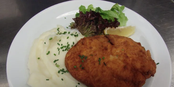 Tříchodové staročeské menu se svíčkovou nebo řízkem pro dvě osoby