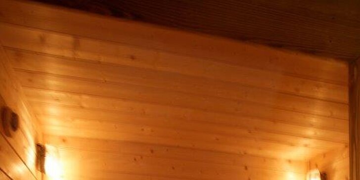 Privátní vířivka a sauna až pro 4 požitkáře včetně občerstvení