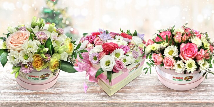 Mix růží, chryzantém i frézií v kulatých nebo srdcových flowerboxech