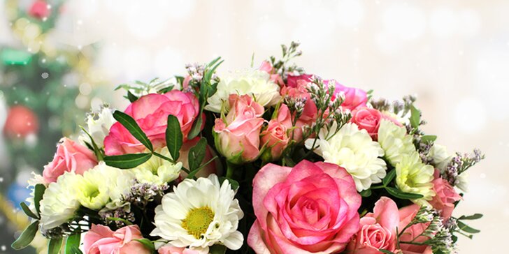 Mix růží, chryzantém i frézií v kulatých nebo srdcových flowerboxech