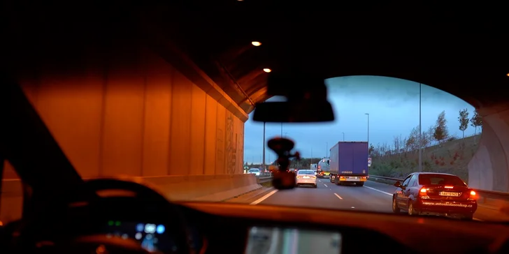 Jízda do budoucnosti: řidičem nebo spolujezdcem v elektromobilu Tesla X