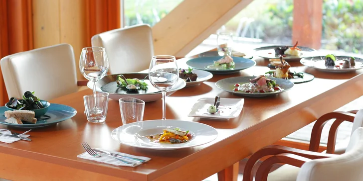 Degustační 11chodové menu pro dva: mořský vlk, slávky i burgundské hovězí