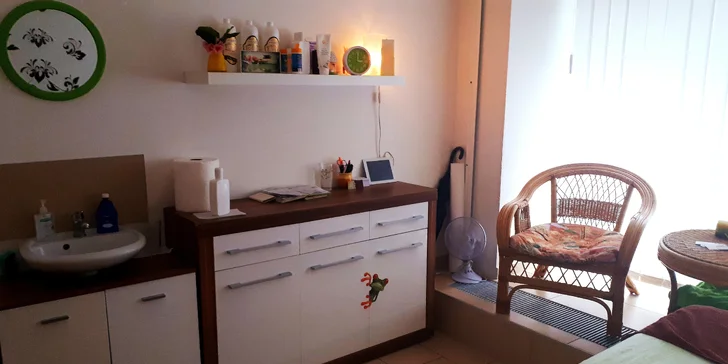Odpočinek pro dámy: manuální lymfatická masáž nohou a hlavy