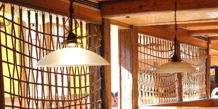 Dejte si burger: hovězí nebo kuřecí maso, domácí bulka i hranolky