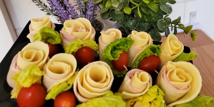 Pochutnáte si na uzeninách i sýrech, ovoci, zelenině, jogurtech i domácích dezertech.