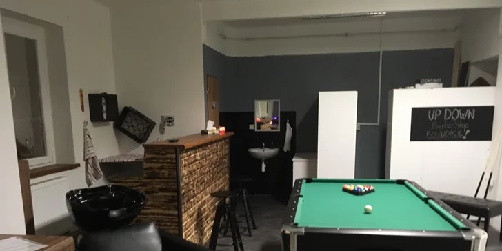 Vymazlené střihy a holení břitvou v ostravském UP DOWN Barber Shopu