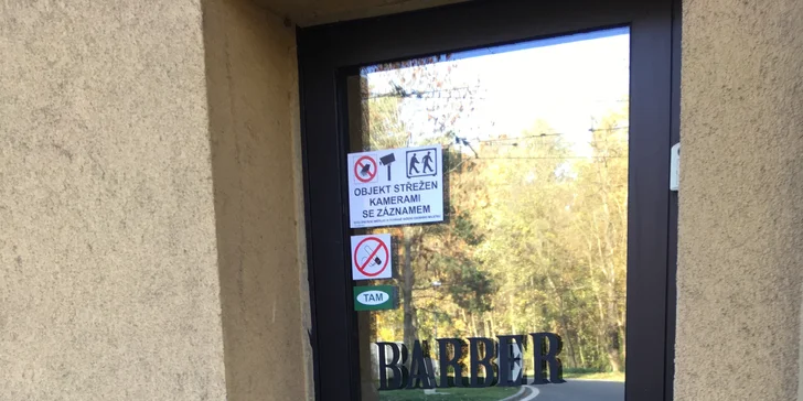 Vymazlené střihy a holení břitvou v ostravském UP DOWN Barber Shopu