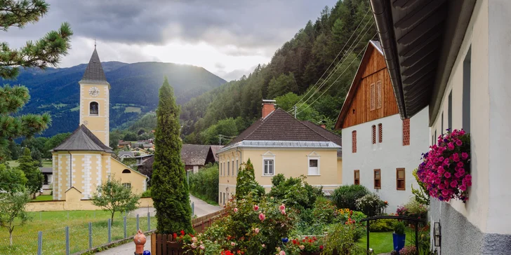 Rakouské Alpy až pro 28 lidí: celoroční lyžování, sauna a český personál