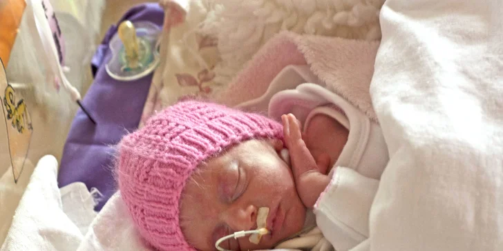 Podpořte rodiny předčasně narozených miminek: příspěvek pro Nedoklubko