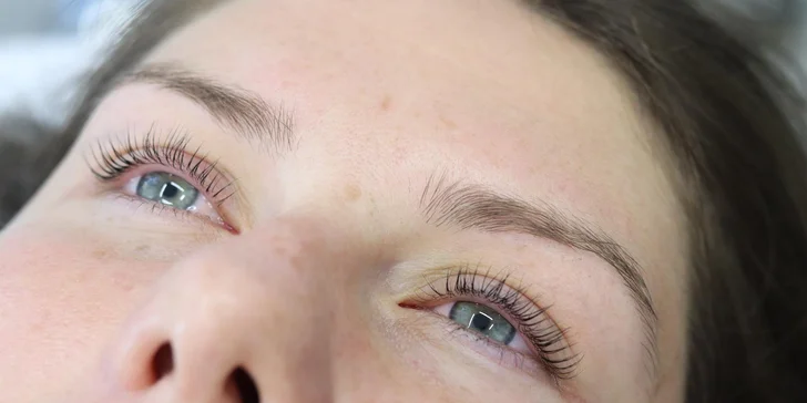Krásné a zdravé řasy pomocí procedury Lash Lifting a Lash Botoxem