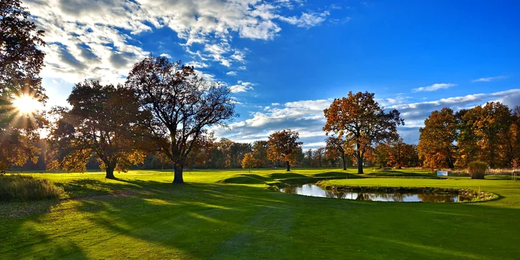 Jednodenní nebo dvoudenní kurz golfu v luxusním Golf Resortu Hluboká